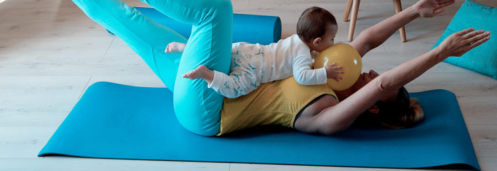 pilates avec bébé- faire du sport maman et bébé